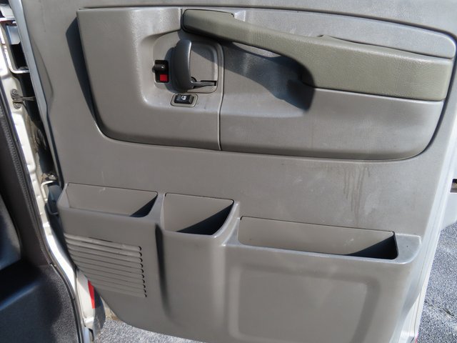 Used 2015 Chevrolet Express 2500 RWD image 30