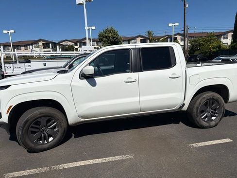 Used 2025 Nissan Frontier SV AWD/4WD image 16