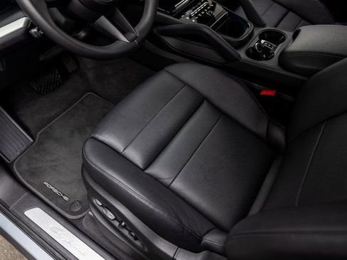 Certified 2025 Porsche Cayenne AWD/4WD image 25