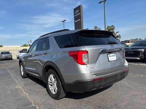 Used 2020 Ford Explorer XLT RWD image 9
