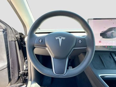 Used 2024 Tesla Model Y Performance AWD/4WD image 36