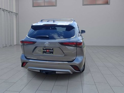 New 2026 Toyota Highlander Platinum AWD/4WD image 8