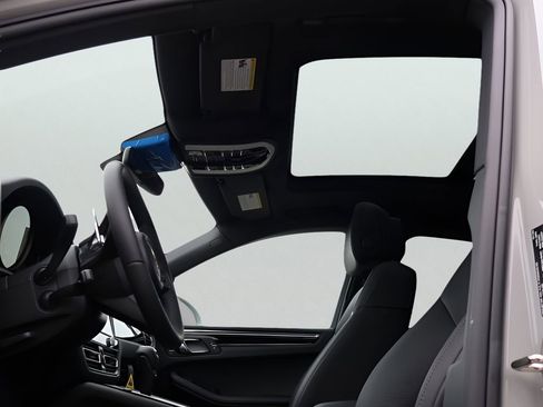 New 2026 Porsche Macan image 35
