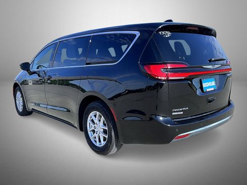 Used 2025 Chrysler Pacifica Select FWD image 7