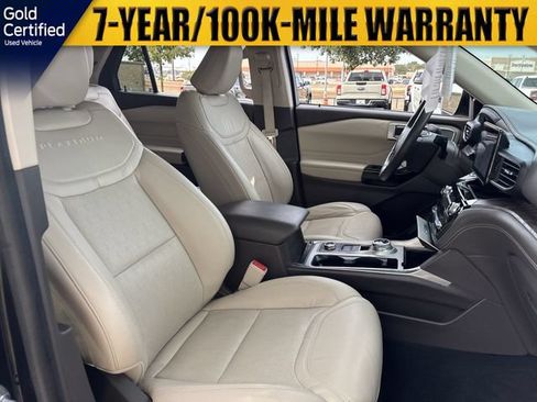 Used 2022 Ford Explorer Platinum w/ Class IV Trailer Tow Package AWD/4WD image 35