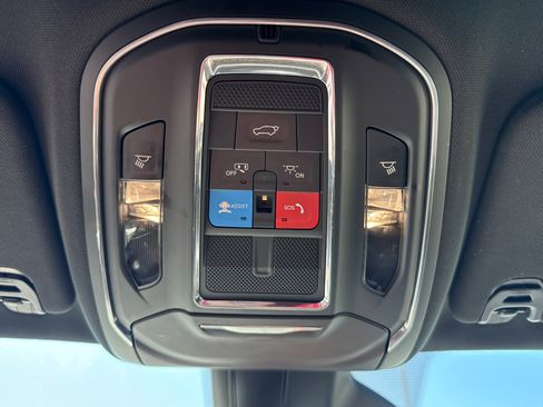 Used 2024 Jeep Wagoneer L Series II w/ Flexible Seating Group image 11