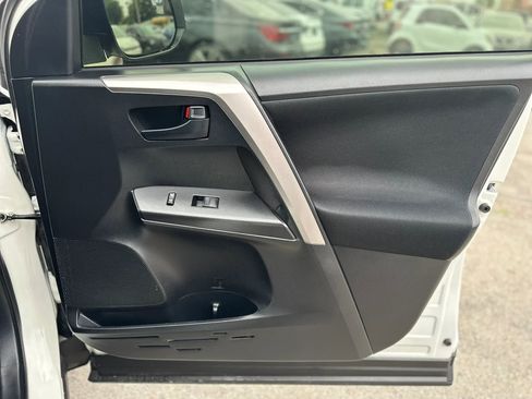 Used 2016 Toyota RAV4 LE w/ Preferred Accessory Package FWD image 22