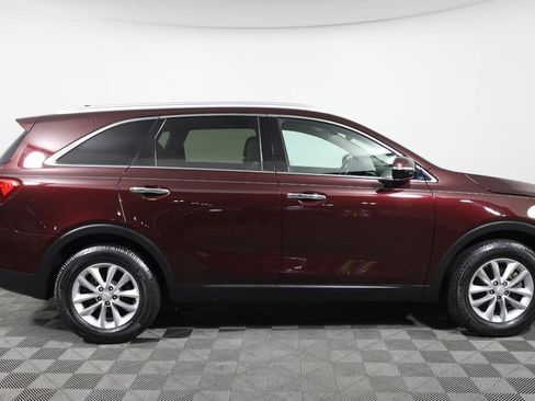 Used 2017 Kia Sorento FWD w/ LX Convenience Package image 4