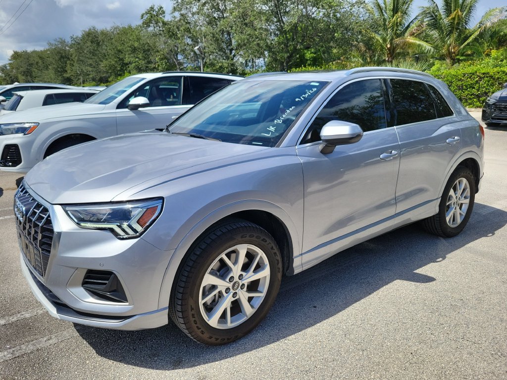 Used 2024 Audi Q3 2.0T Premium w/ Convenience Package AWD/4WD image 3