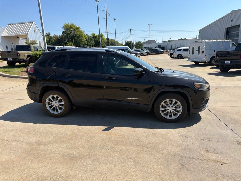 Used 2021 Jeep Cherokee Latitude FWD image 18
