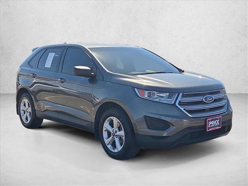 Used 2018 Ford Edge SE FWD image 3