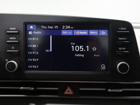 Used 2021 Hyundai Elantra SE image 25