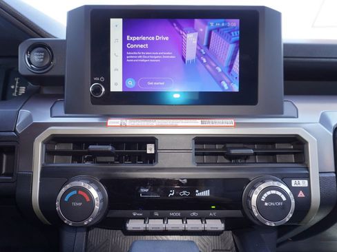 Certified 2025 Toyota Tacoma SR5 AWD/4WD image 17