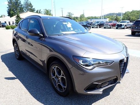 New 2025 Alfa Romeo Stelvio Sprint w/ Convenience Package image 9
