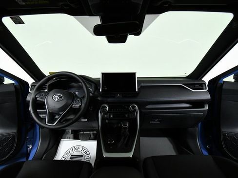 Used 2025 Toyota RAV4 SE image 18