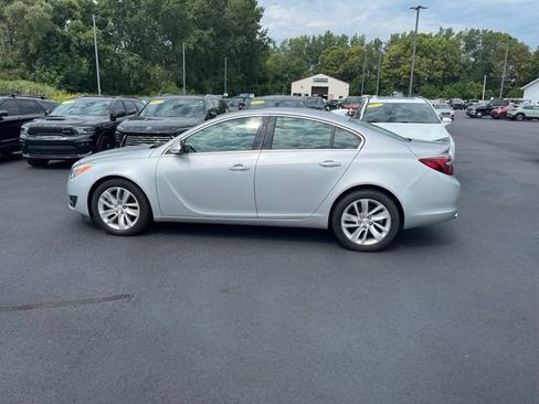 Used 2016 Buick Regal Premium FWD image 2
