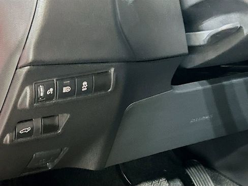 Used 2026 Toyota Corolla Cross XLE w/ Convenience Package FWD image 8
