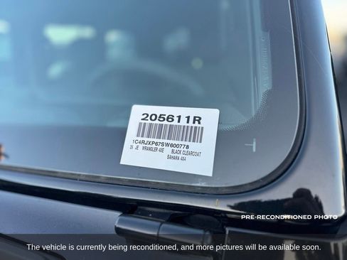 Used 2025 Jeep Wrangler Unlimited Sahara w/ Safety Group AWD/4WD image 19