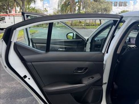 Used 2024 Nissan Sentra SV FWD image 23