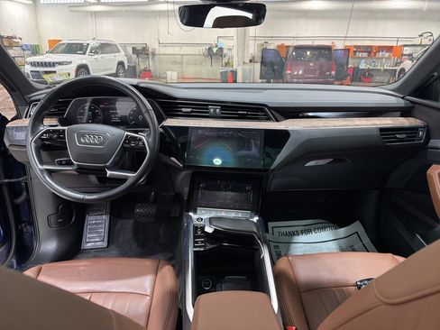 Used 2022 Audi e-tron Premium w/ Convenience Plus Package image 25