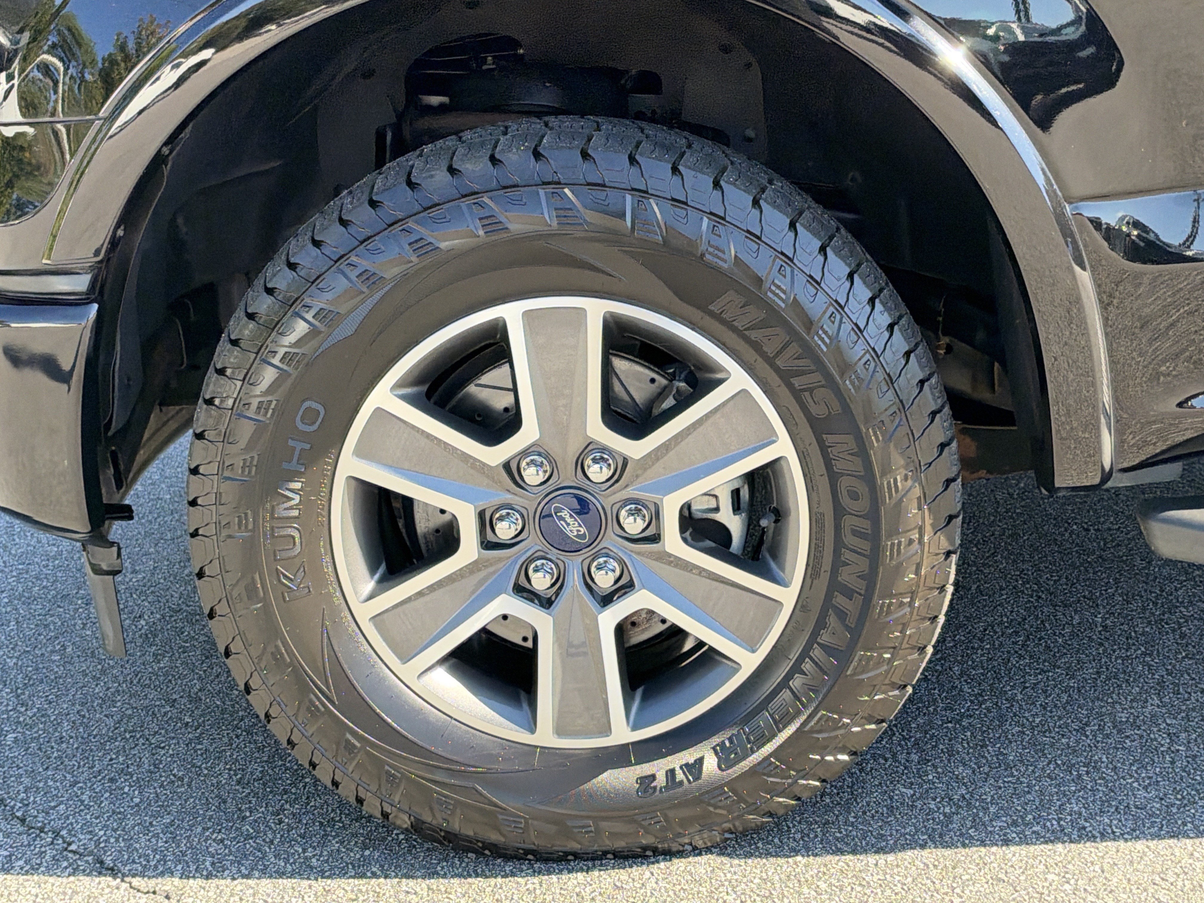 Used 2017 Ford F150 XLT w/ Equipment Group 302A Luxury AWD/4WD image 22