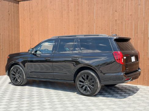 Used 2025 Ford Expedition Platinum w/ Stealth Appearance Package AWD/4WD image 17
