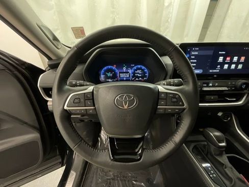 Used 2024 Toyota Grand Highlander AWD image 11