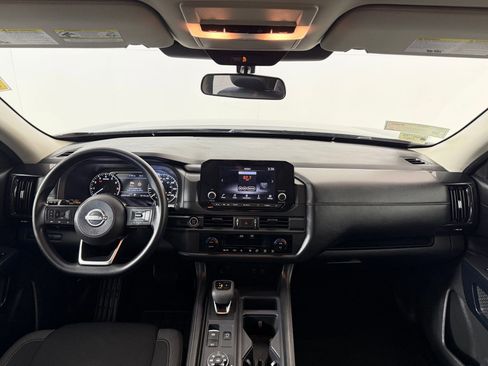 Used 2024 Nissan Pathfinder S AWD/4WD image 13
