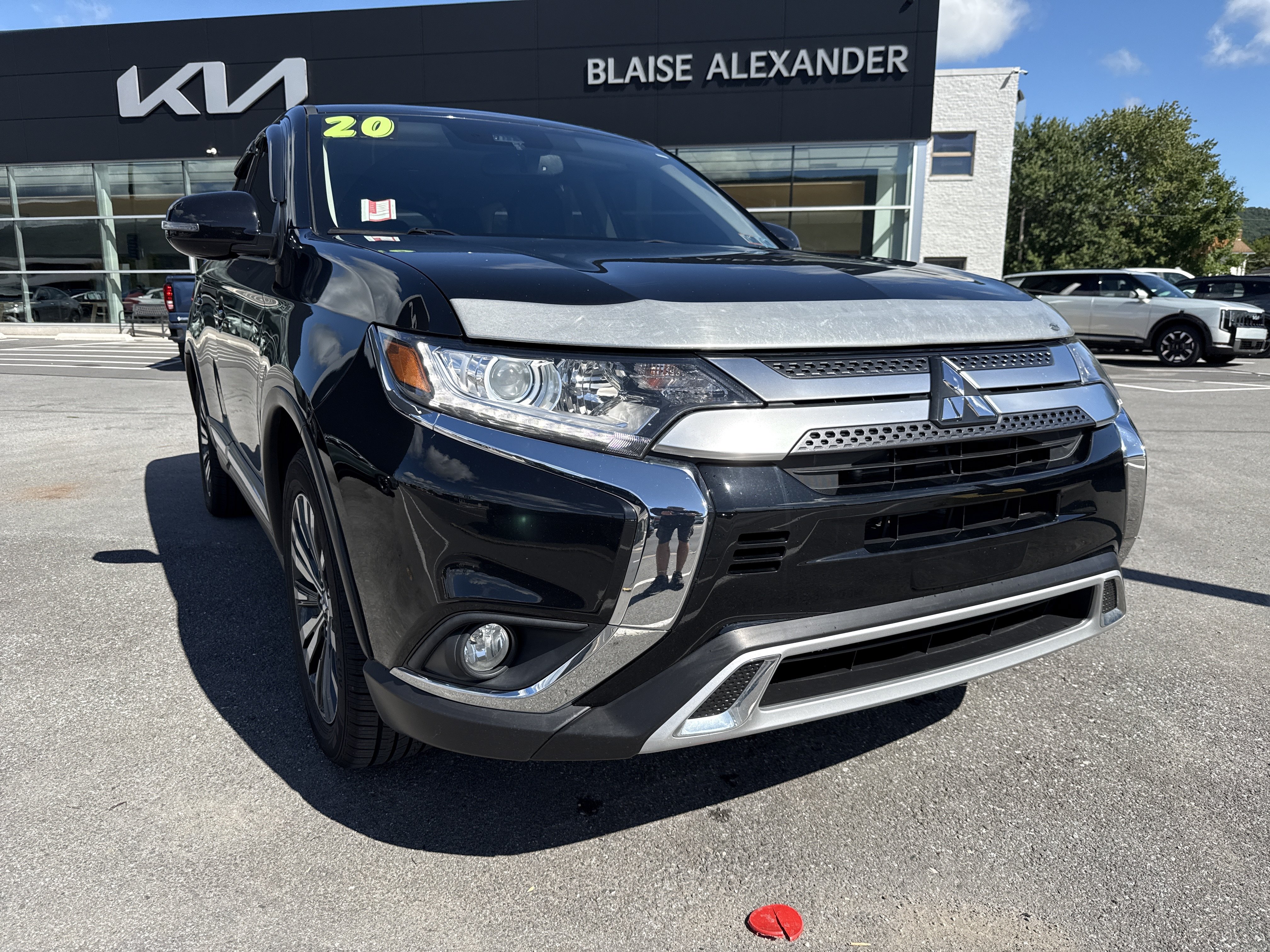 Used 2020 Mitsubishi Outlander SE AWD/4WD image 1