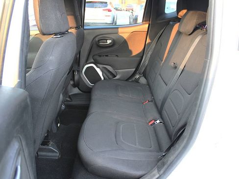 Certified 2018 Jeep Renegade Latitude w/ Popular Equipment Group AWD/4WD image 7
