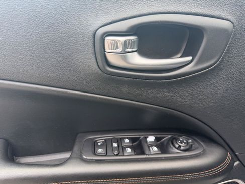 Used 2019 Jeep Compass Limited AWD/4WD image 13