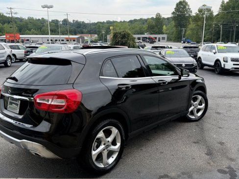 Used 2019 Mercedes-Benz GLA 250 4MATIC image 4