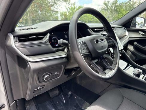Used 2025 Jeep Grand Cherokee L Laredo RWD image 23