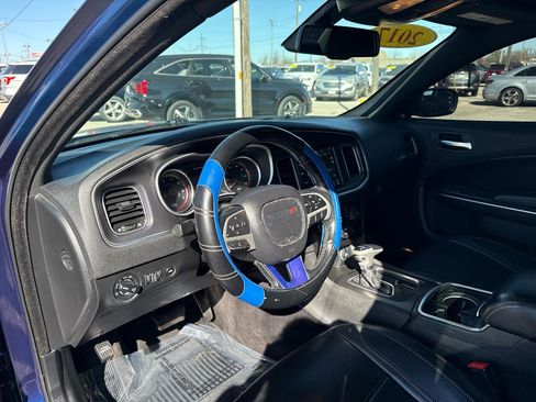 Used 2017 Dodge Charger SXT w/ Plus Group image 8