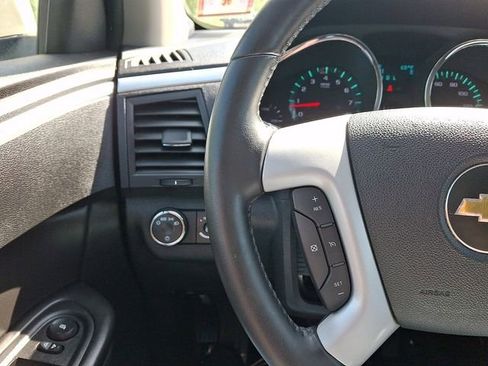 Used 2011 Chevrolet Traverse LT w/ Personal Connectivity Package FWD image 19