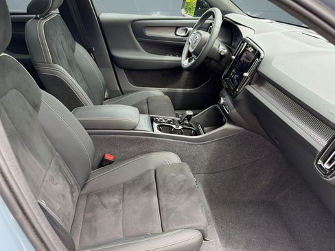 Certified 2023 Volvo XC40 B5 Plus w/ Climate Package AWD/4WD image 29