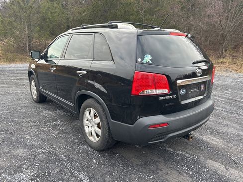 Used 2013 Kia Sorento LX image 3