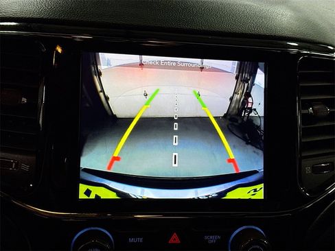 Used 2019 Jeep Grand Cherokee Altitude image 12