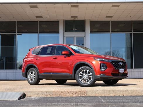 Used 2019 Hyundai Santa Fe SEL image 2