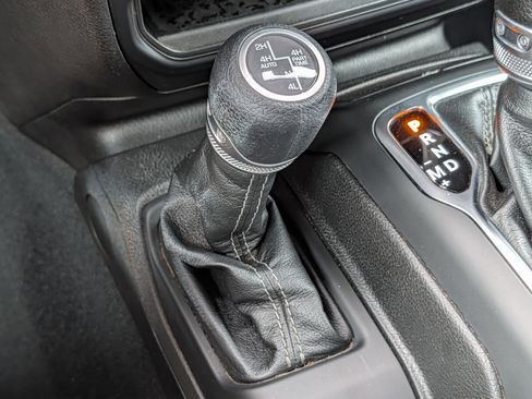 Used 2024 Jeep Wrangler Unlimited Sahara AWD/4WD image 32