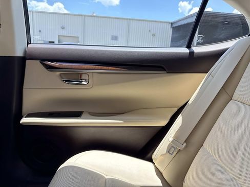 Used 2017 Lexus ES 350 w/ Premium Package FWD image 15
