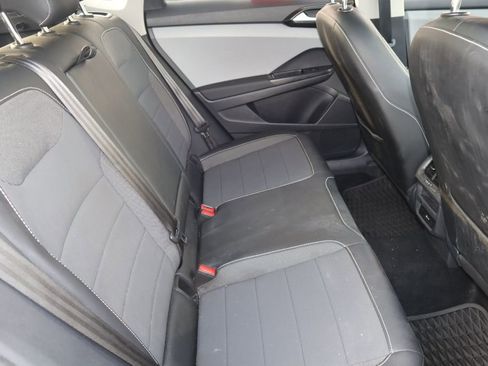 Used 2022 Volkswagen Taos SE w/ Panoramic Sunroof Package image 25