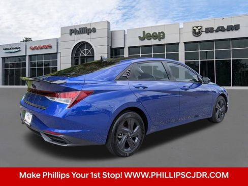 Used 2021 Hyundai Elantra SEL w/ Convenience Package FWD image 3