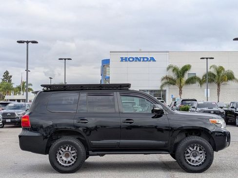 Used 2014 Toyota Land Cruiser image 4