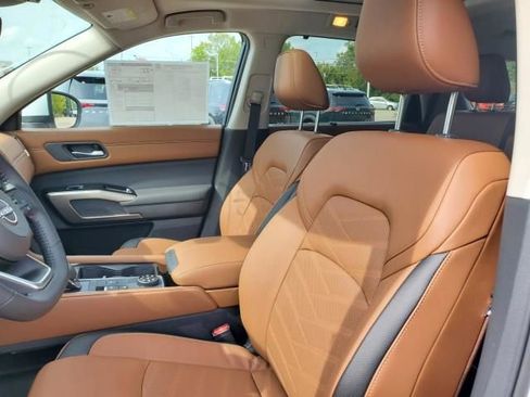 New 2025 Nissan Pathfinder Platinum w/ Cargo Package image 16