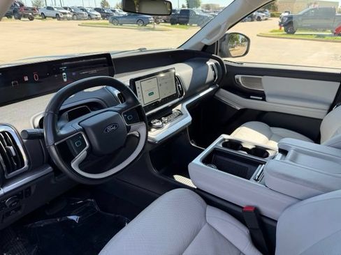 Certified 2025 Ford Expedition Platinum w/ Driver's Package AWD/4WD image 14