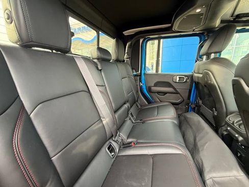 Used 2024 Jeep Gladiator Rubicon AWD/4WD image 38