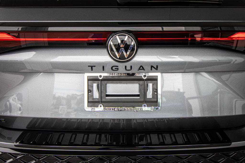 New 2026 Volkswagen Tiguan SE R-Line FWD image 15