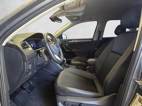 Used 2024 Volkswagen Tiguan SE image 13