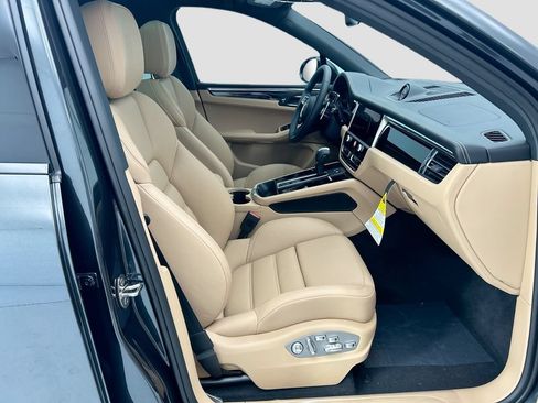 Used 2026 Porsche Macan AWD/4WD image 21